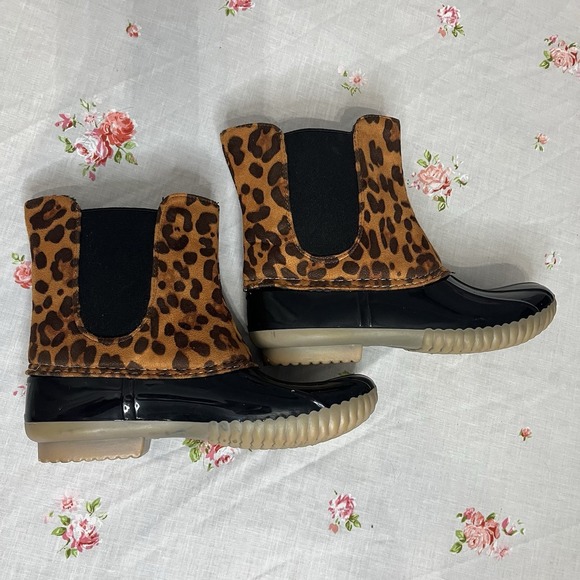 The Unbranded Brand Shoes - Leopard Duck Boots Rain Boots Women's Size 6